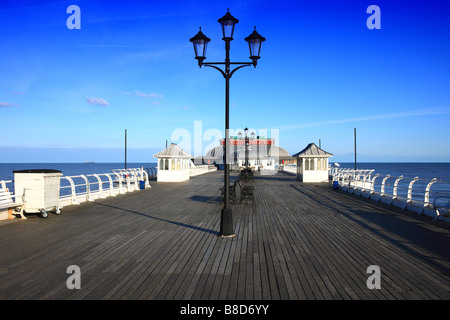 Cromer Pier in mitten im Winter, Norfolk, Großbritannien Stockfoto