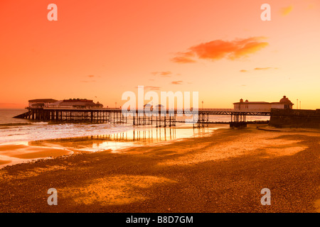 Cromer Pier in mitten im Winter, Norfolk, Großbritannien Stockfoto