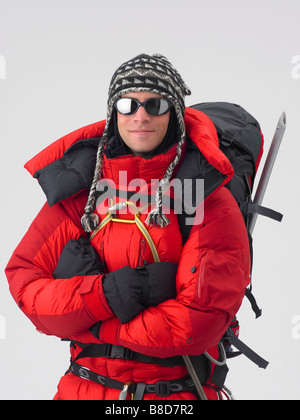 Mann Professional Bergsteigen Ausrüstung Studio Stockfoto