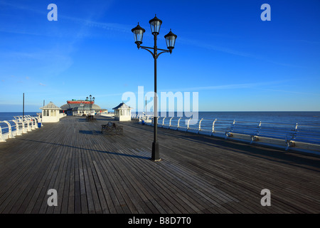 Cromer Pier in mitten im Winter, Norfolk, Großbritannien Stockfoto