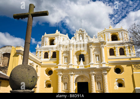 Kreuz vor La Merced in Antigua Stockfoto