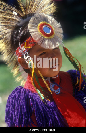 Lakota-Sioux Indianer Kind in traditioneller Tracht Stockfoto