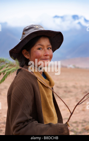 Marina, eine Quecha Hirt Mädchen, Pampasmojo, nr Marras über Sacred Valley, nr Cusco, Peru Stockfoto