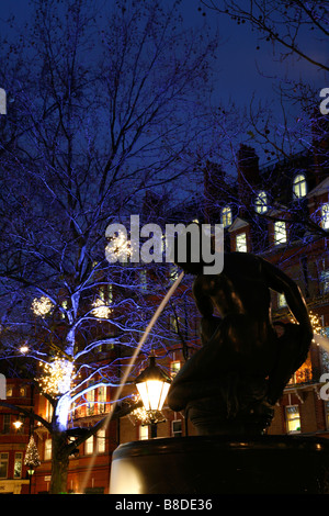 Weihnachten Leuchten der Venus Brunnen in Sloane Square Belgravia, London Stockfoto