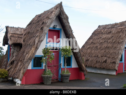 Postkartenmotiv oder Heuschuppen, traditionelle Häuser im Sao Jorge, Madeira, Portugal Stockfoto