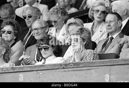 Diana Princess of Wales in der Royal Box bei den Wimbledon Tennis Championships 1986 Foto von David Bagnall. Prinzessin Diana 1980er Jahre Spencer Stockfoto