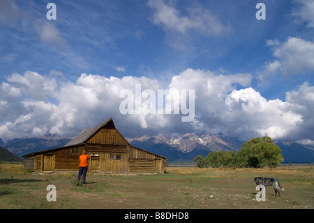 Der Grand Teton Bergkette mit Homestead Ranch und Scheune Stockfoto