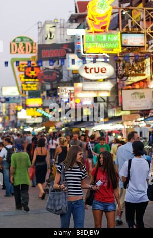 Mädchen für eine Nacht am Khao San Road in Bangkok Thailand Stockfoto