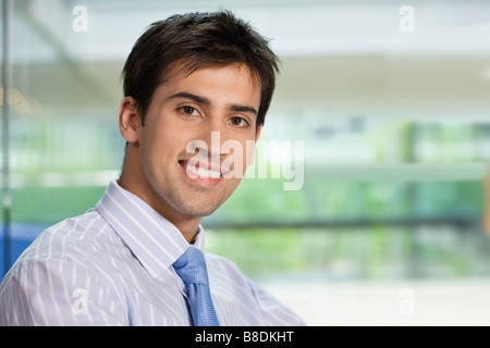 Porträt eines männlichen Büroangestellten Stockfoto