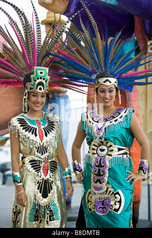 Frauen in Aztec Kostüme Stockfoto