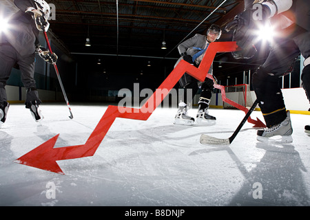 Geschäftsleute, Eishockey zu spielen Stockfoto