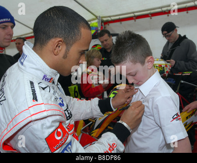 Lewis Hamilton geht zurück zu seinen Karting-Wurzeln. Stockfoto