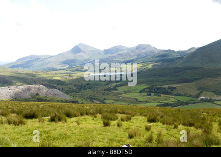 Rhyd Ddu Dorf und die Nant y Betws-Tal von der Snowdon Ranger Weg auf Snowdon, Snowdonia, Nordwales Stockfoto