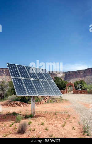 Haushaltsenergie Solar-Panel in einer Wüste-Umgebung Stockfoto