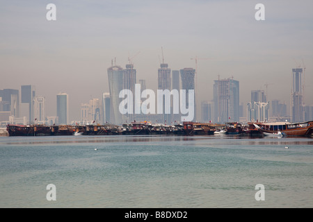 Wolkenkratzer-Skyline Bau in Doha Katar Stockfoto