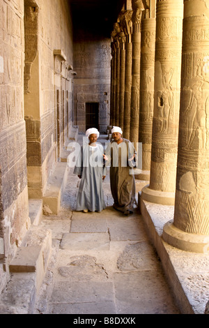 Wachen in Kolonnade im Philae Tempel, Assuan, Ägypten Stockfoto