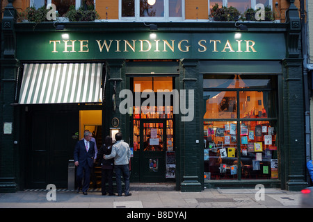 Irland Dublin Pubs und Restaurants gewundene Treppe Restaurant Buchhandlung Antiquariat Buchhandlung unteren Ormand Kai Außenfassade caf Stockfoto