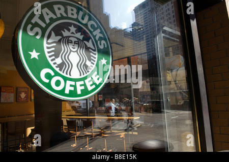 Ein Starbucks Coffeeshop in Lower Manhattan am Donnerstag, den 19. Februar 12009 Frances M Roberts gesehen Stockfoto