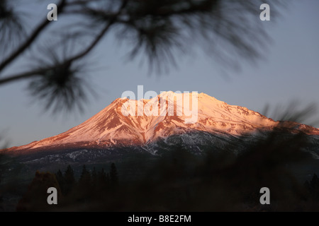 Sonnenuntergang am Mt. Shasta Kalifornien Stockfoto
