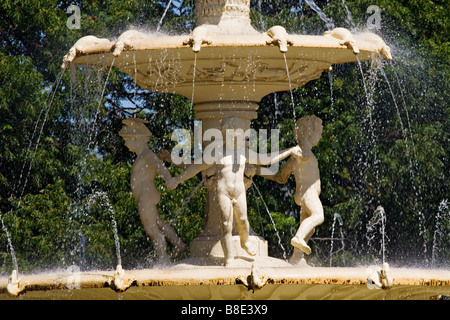 Melbourne-Skulpturen / Ausstellung Brunnen befindet sich in den Royal Exhibition Building s Gärten. Melbourne Victoria Australien Stockfoto