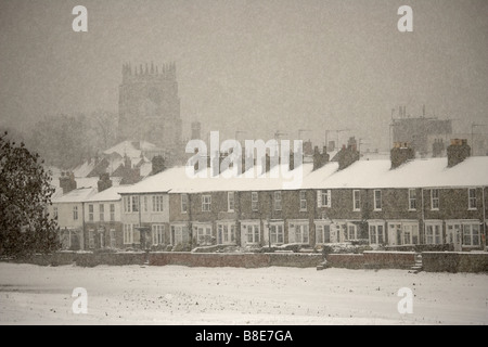 Eine schneebedeckte St Mary Kirche von Westwood gemeinsamen gesehen Stockfoto