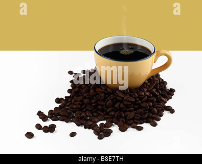 Tasse heiße Bio-Kaffee für Kaffee-Bohnen Stockfoto