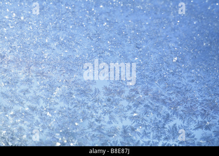 Eisblumen am Fenster Stockfoto