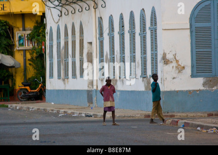 Obdachlosen jungen in St-Louis in Senegal Westafrika Stockfoto
