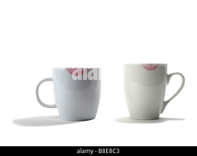 Zwei Kaffeetasse mit Lippenstift Marken Stockfoto