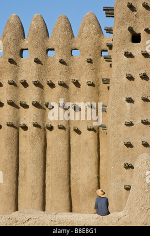 Arbeiter an der Grande-Moschee in Djenné Mali in Westafrika Stockfoto