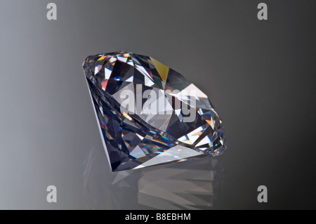 Runde Schnitt Diamant (synthetisch; Cubic Zirkonia) Stockfoto