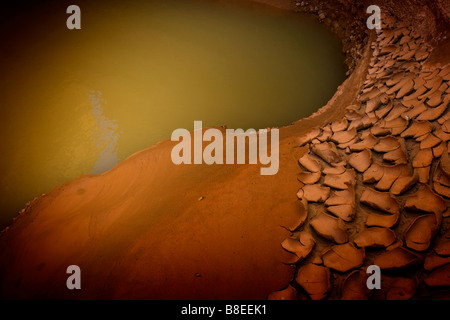 Ein kleiner Pool von Wasser in der Wüste in Ägypten Stockfoto