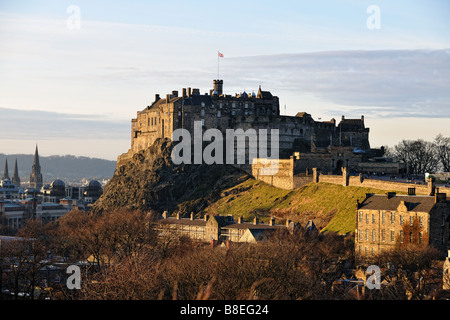 Edinburgh Castle Schottland von der Süd-Ost am späten Nachmittag die Fassade Fang das goldene Winterlicht Stockfoto