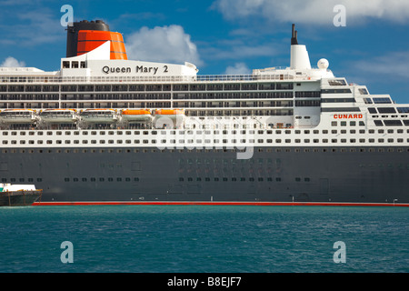 Die Queen Mary 2 Kreuzfahrt Schiff angedockt auf Stillstand während rund um die Welt-Kreuzfahrt. Stockfoto