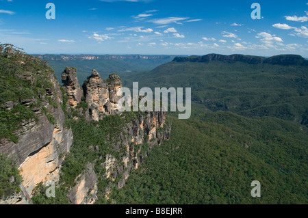 Die drei Schwestern und Eukalyptus Wald von Jamison Valley der Blue Mountains, New South Wales Australien Stockfoto