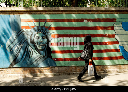 Teheran extremistische Propaganda außerhalb der alten amerikanischen Botschaft Teheran Iran Revolution Dschihad Stockfoto