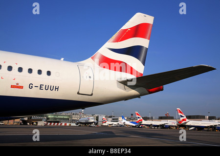 Ein Flugzeug-Endstück mit Logo von British Airways, Heathrow, London, Großbritannien Stockfoto