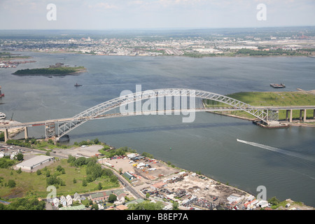 Luftaufnahme der Bayonne Brücke über Kill Van Kull, Verbindung von New-Jersey in Staten Island, New York, USA, Vereinigten Staaten Stockfoto