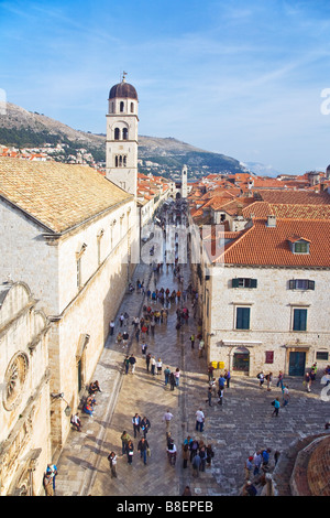 Blick von der Stadtmauer von Stradun Franziskaner Kirche und Glockenturm Dubrovnik Unesco World Heritage Site Dalmatien Kroatien Stockfoto