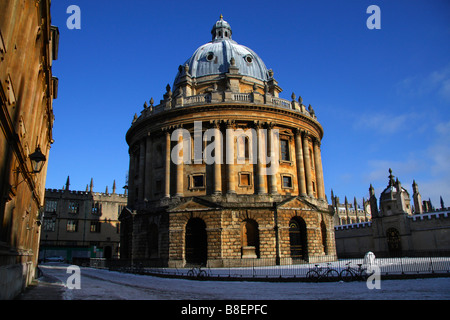 Radcliffe Kamera Oxford im Schnee Stockfoto