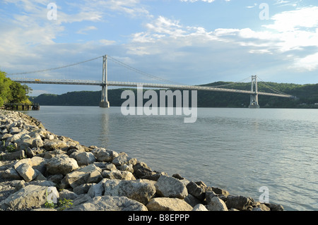 Mid-Hudson Bridge und Hudson River vom Waryas Park an der Küste von Poughkeepsie, New York, USA Stockfoto