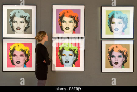 Sechs von Model Kate Moss vom Künstler Banksy druckt inspiriert von Andy Warhols ikonische Bild von Marilyn Monroe, bei Bonham's London Stockfoto