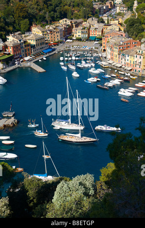 Portofino. modische Meer Fischerdorf für die wohlhabenden mit teuren Jachthafen. Italien Stockfoto