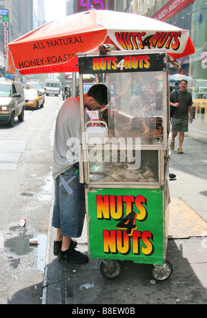 Straßenhändler verkaufen Snacks in New York City Stockfoto