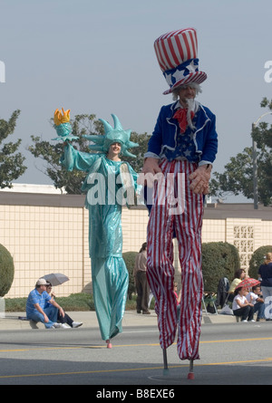 Stelzenläufer, Statue of Liberty und Uncle Sam chinesischen Neujahr Parade Alhambra California 2006 Christina Michael Gump Stockfoto