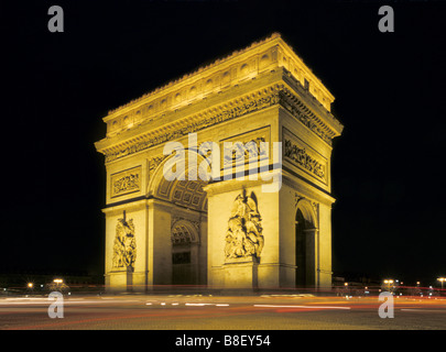 Triumphbogen am Place Charles de Gaulle in der Nacht in Paris Frankreich Stockfoto