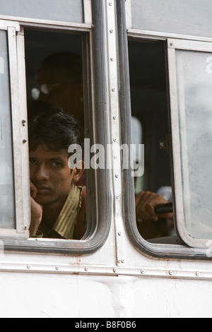 Indische männliche Pkw Bus Fenster, Jaipur, Indien Stockfoto