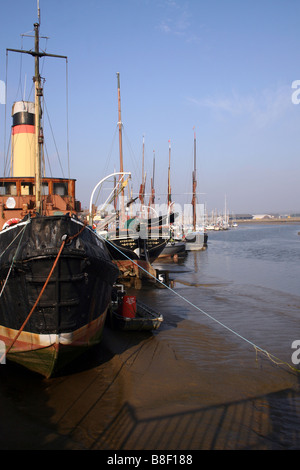 HISTORISCHE SCHIFFE VERTÄUT AM KAI HYTHE. MALDON, ESSEX. VEREINIGTES KÖNIGREICH. Stockfoto