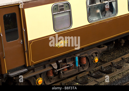 Zug am Bahnhof Goathland Stockfoto