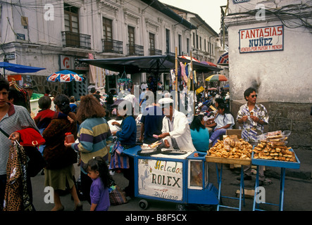 Ecuadorans, ecuadorianischen Volk, Straßenverkäufer, Ipiales Markt, Mercado Ipiales, Quito, Provinz Pichincha, Ecuador, Südamerika Stockfoto